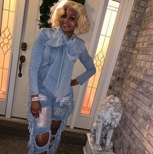 Meet your Posher, Demetria